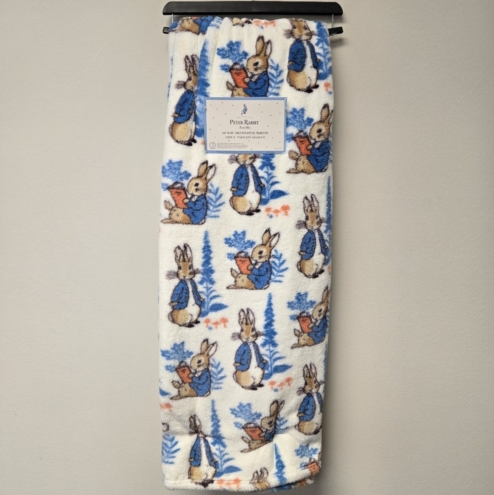 Peter Rabbit Decorative Throw Blanket - Picture 5 of 5